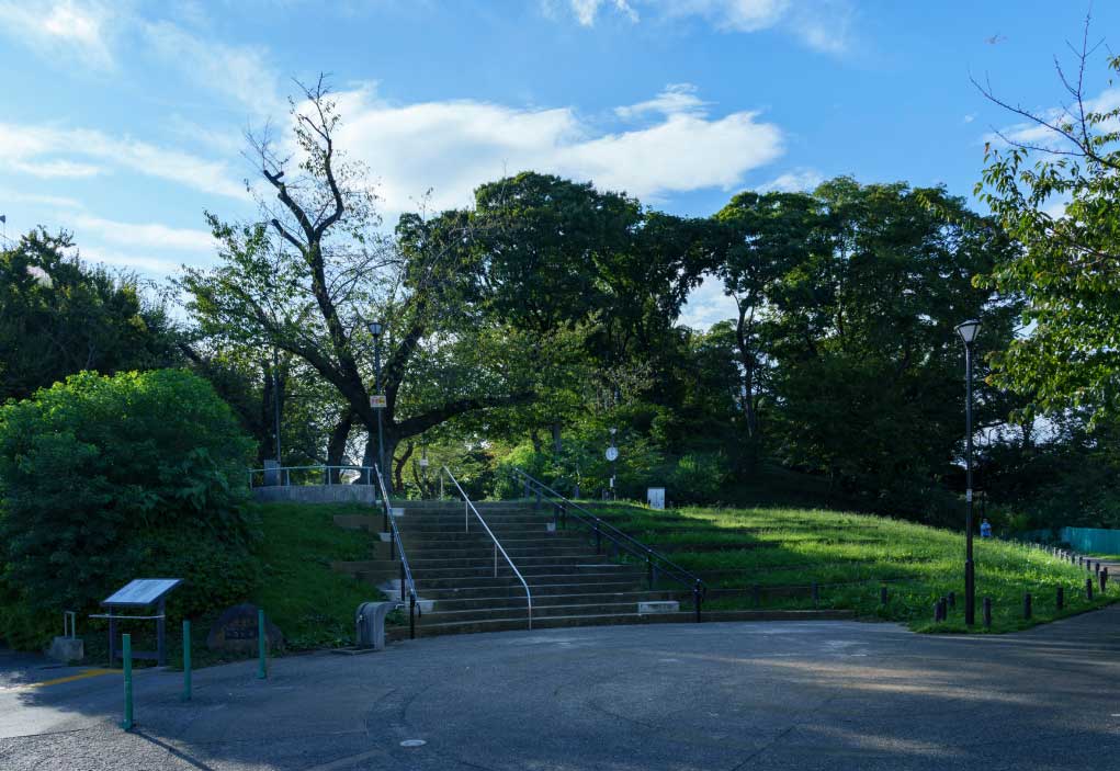 加賀公園　約220ｍ・徒歩3分