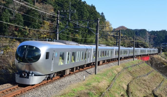 西武池袋線特急Laview