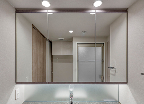 三面鏡収納（上下枠付き）