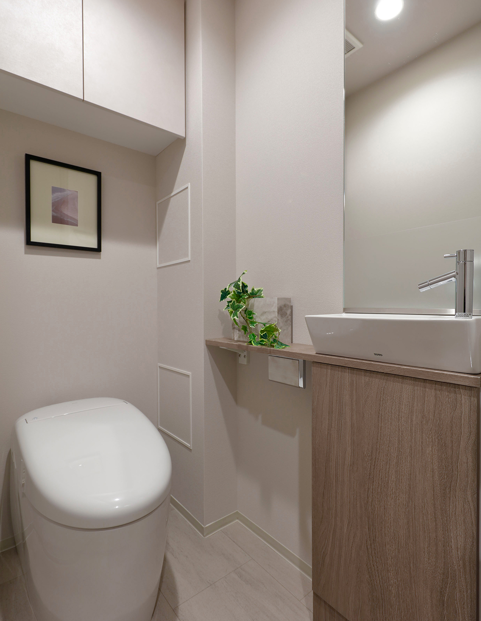 ウォシュレット一体型ローシルエットトイレ（オート開閉）