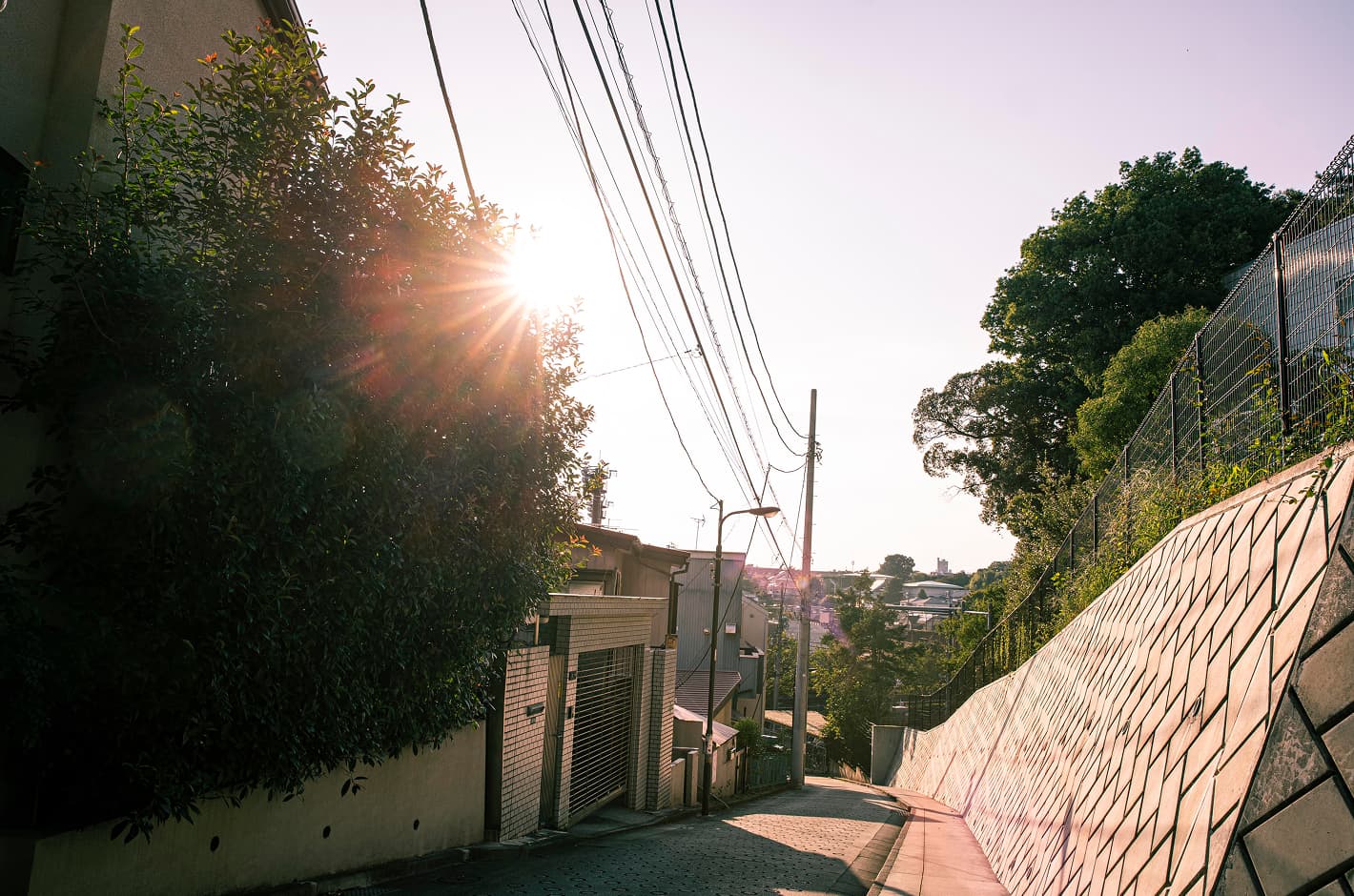 現地周辺の街並み（徒歩9分・約690〜720ｍ）