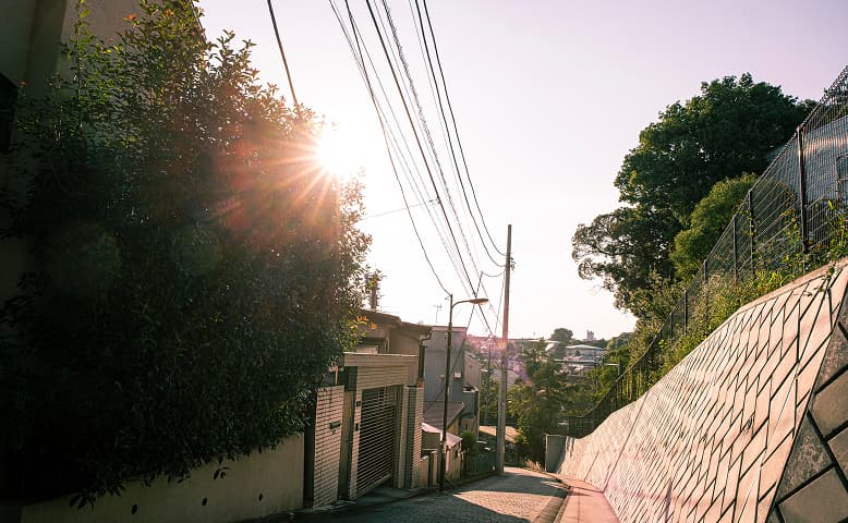 現地周辺の街並み（徒歩9分・約690〜720ｍ）