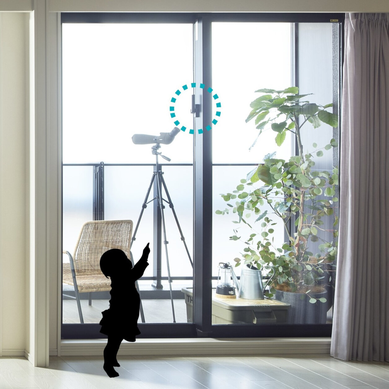 鍵の位置を高くし、お子さんのバルコニーへの出入りを制限 詳細画像①