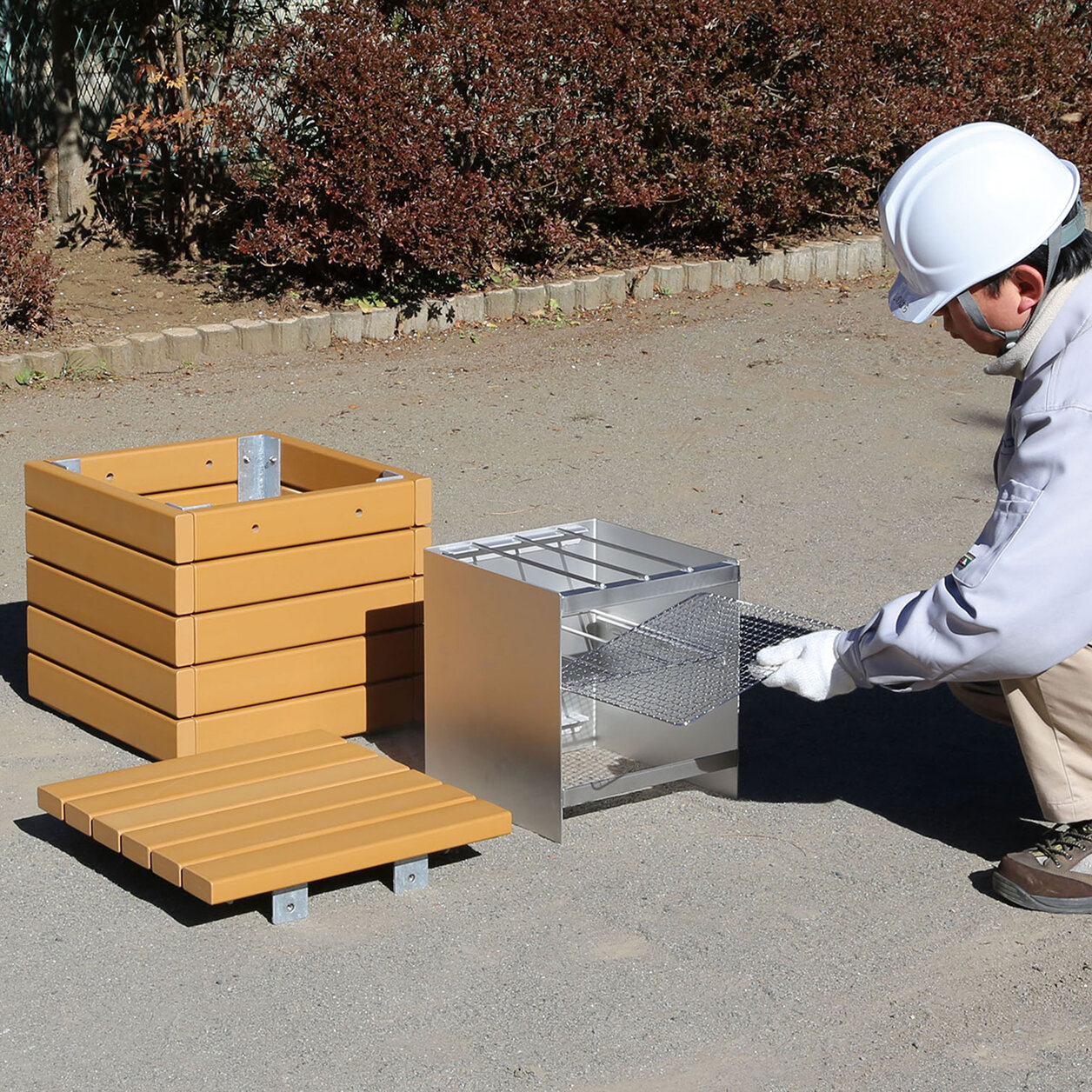 ステンレス製で持ち運びが可能。薪や炭が使用できる「かまど」 詳細画像②